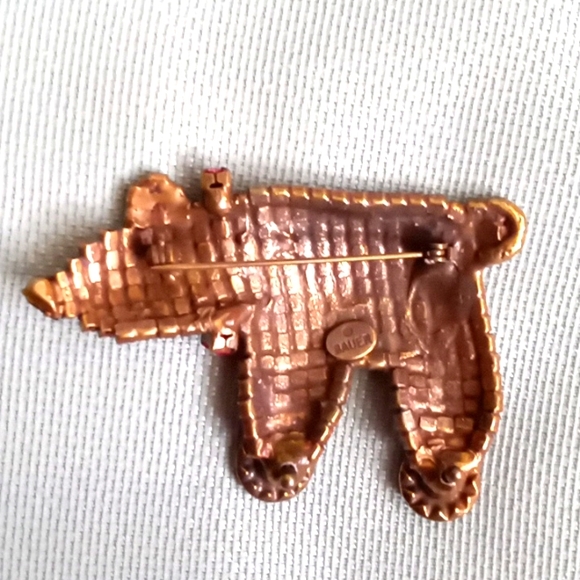 ADORABLE CRYSTAL BROWN BEAR ON WHEEL'S PIN - Picture 4 of 7